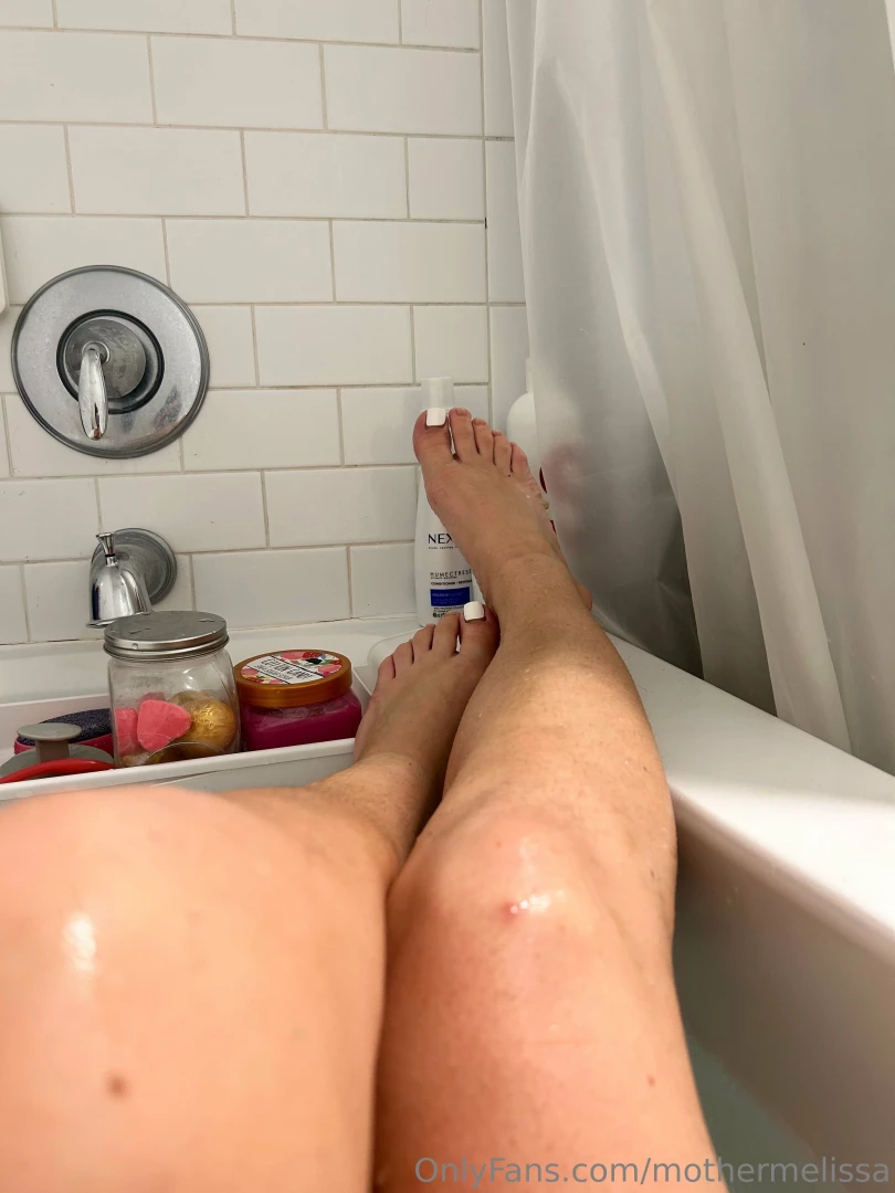 First person to message me a colour gets to choose my toenail colour 