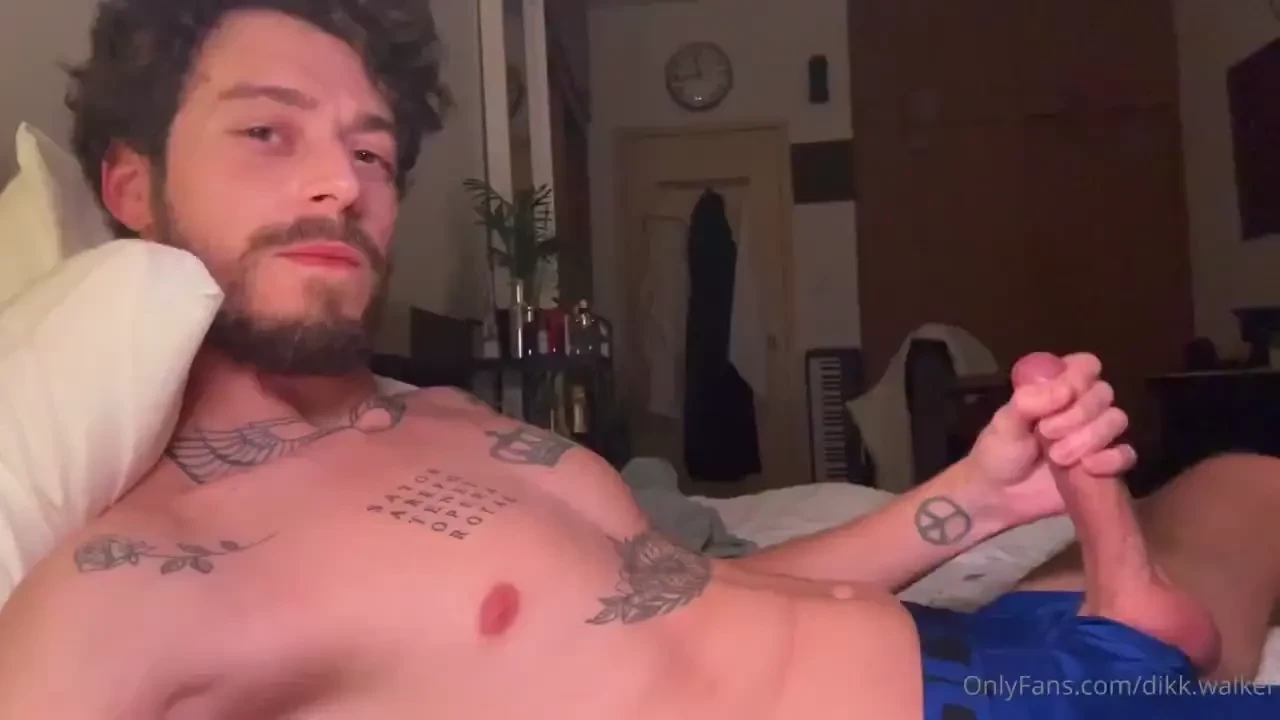 I love to jerk off with a buddy but tonight i m all yours 