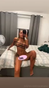 You know you wanna see more of me