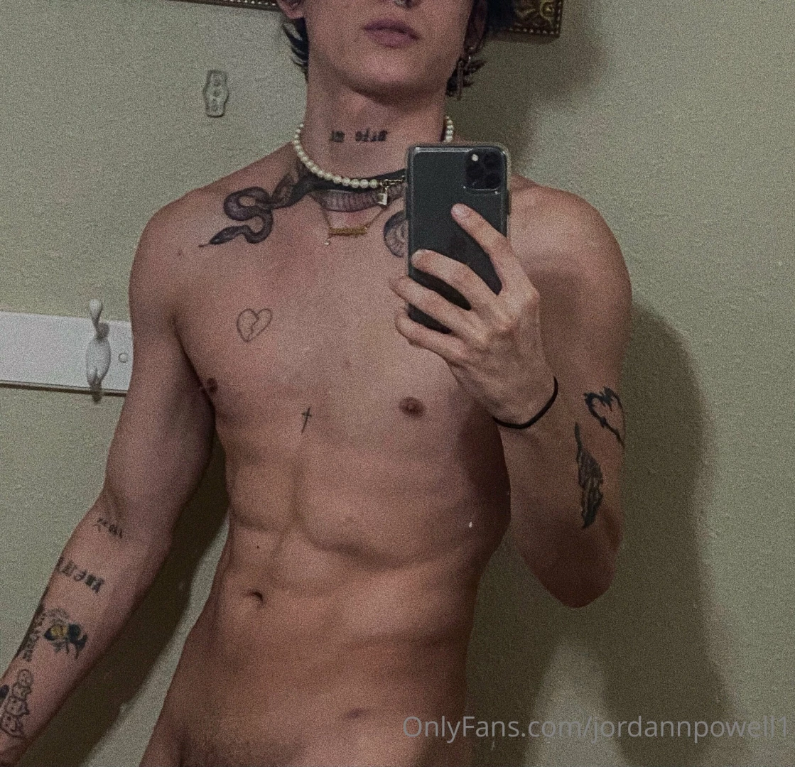 Come feel my abs baby 