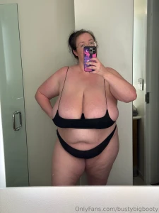 Craving these thick mom curves start by tracing every soft inch with