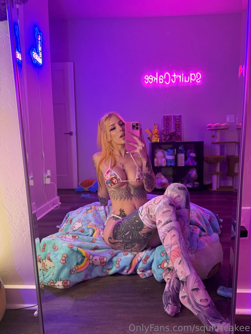 Wanna see me suck in this hentai bikini dm me and i ll show you 