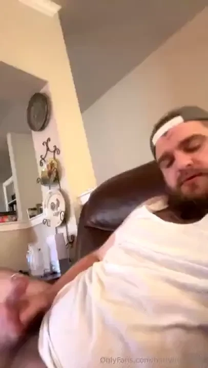 Would love this hand being replaced with a warm mouth wrapped around 