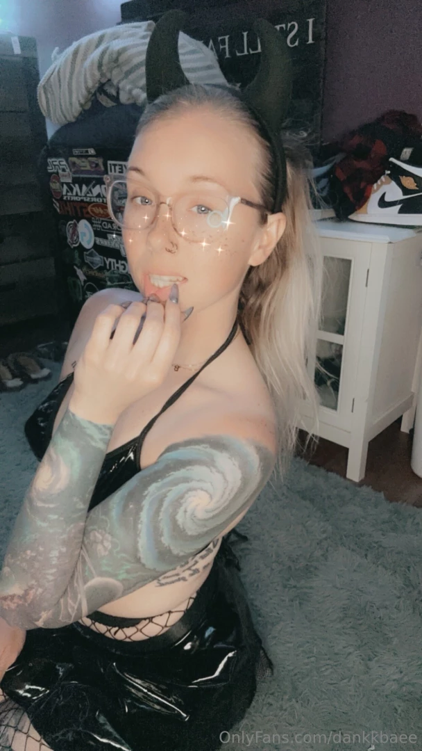 Wanna see this devil spread her legs part 2 