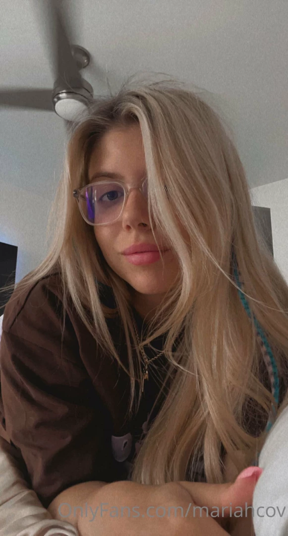 Send me a emoji if you want a surprise in your dms 