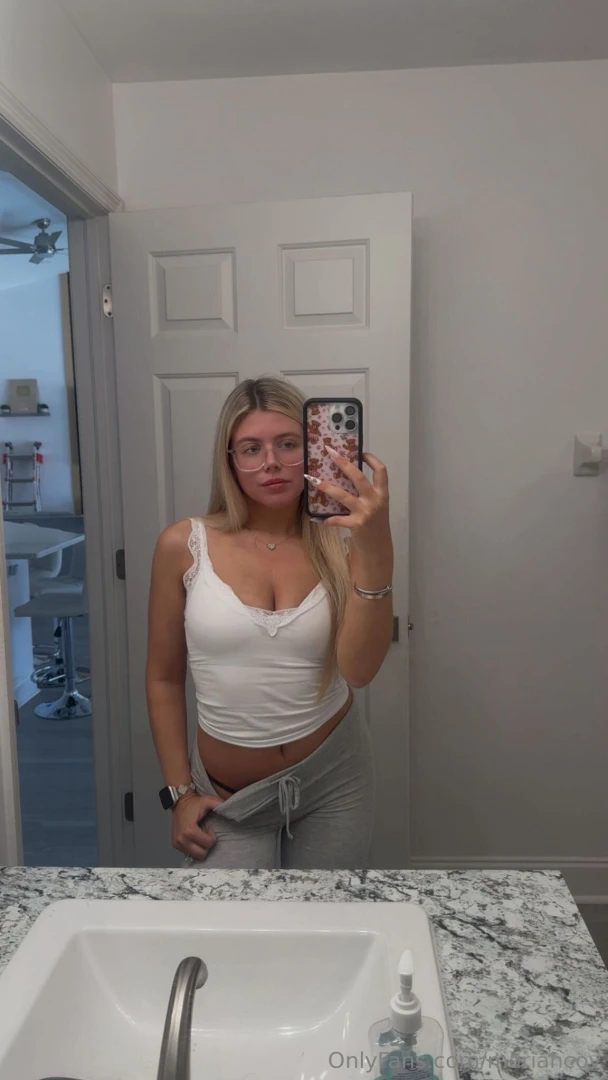 Mirror mirror on the wall i m the prettiest of them all 