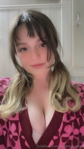 Selfies sitting on the toilet lmao