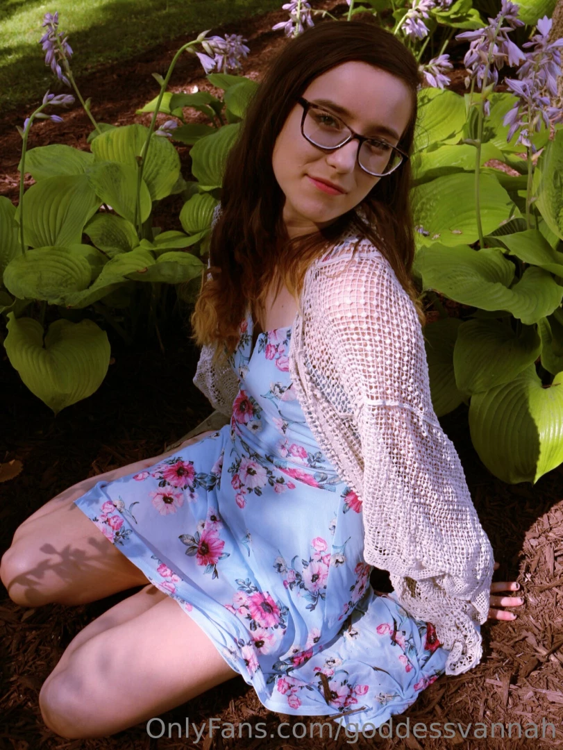 Yourfunsizebabe takes off this dress wanna see 