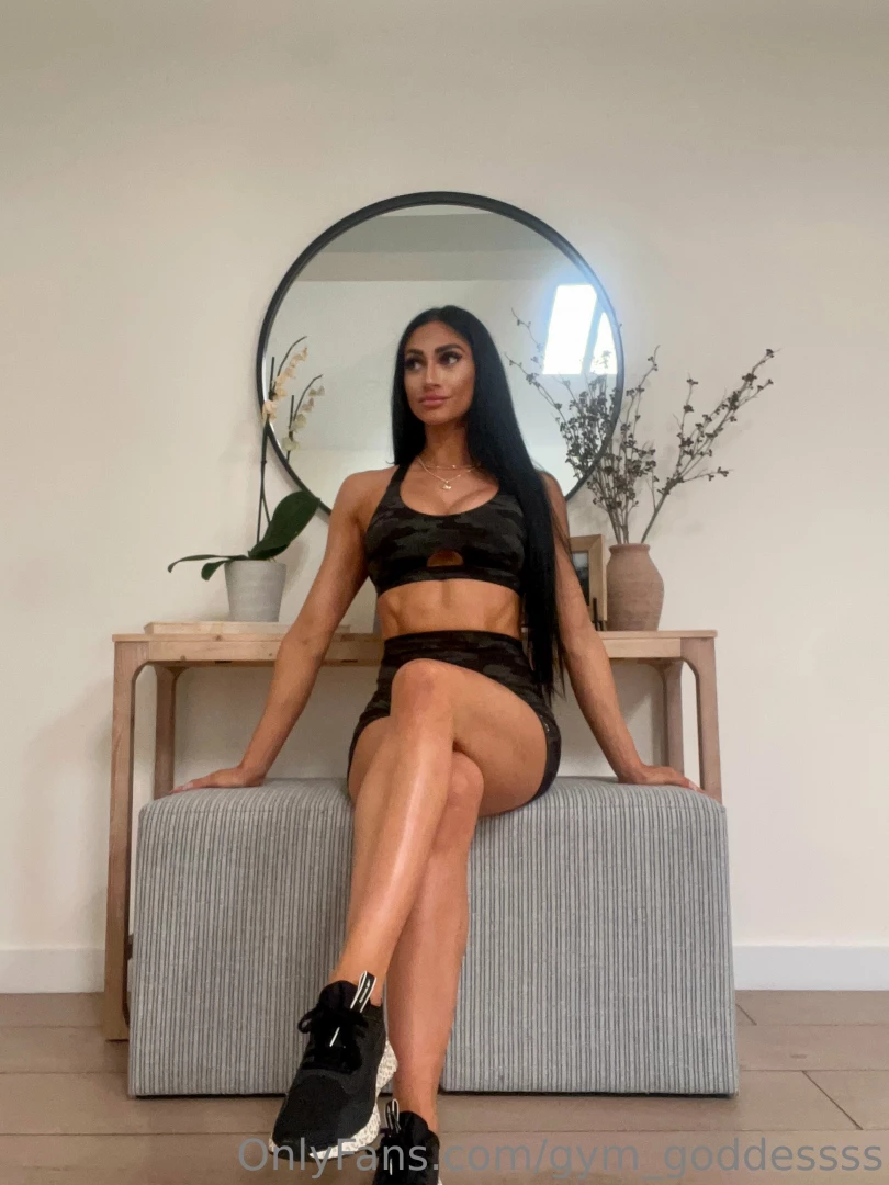 Getting ready for todays photoshoot here s your behind the scenes look 