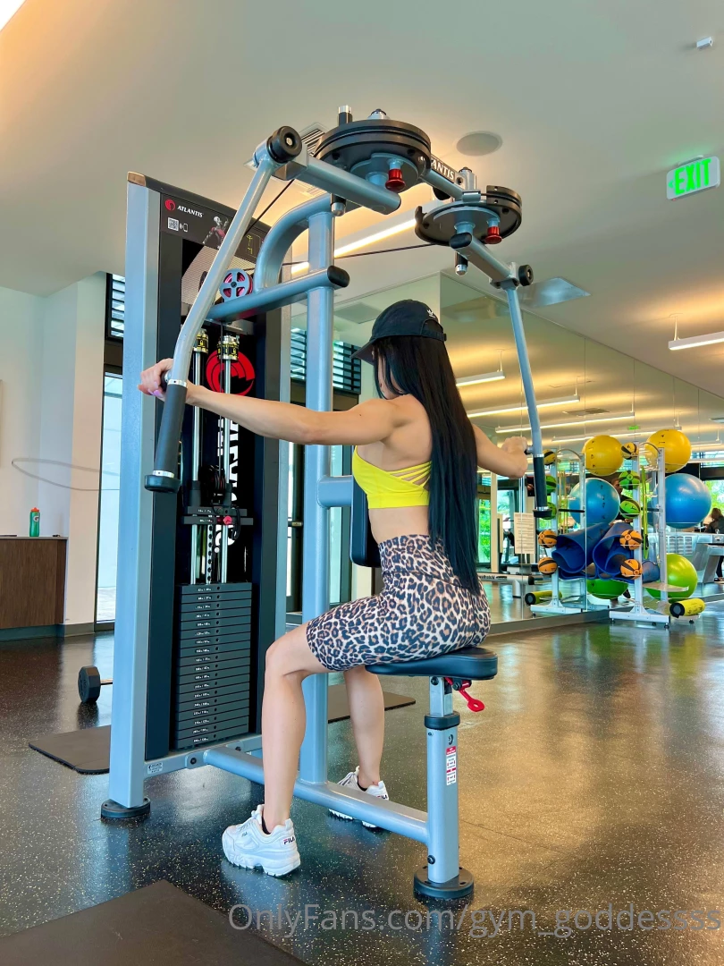 Let s delt to it welcome to the rear deltoid aka delt seated fly 