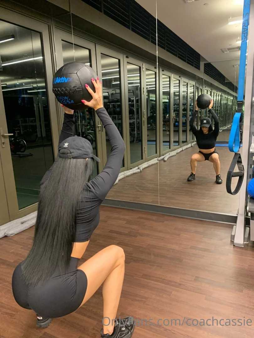 Compound exercises work multiple muscle groups at the same time 