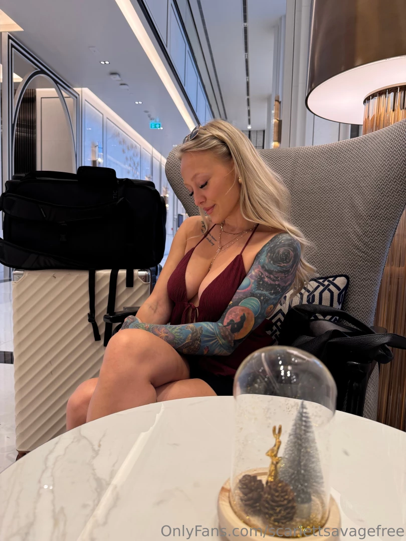 Pov you see me sitting across the hotel lobby bar wyd would you 