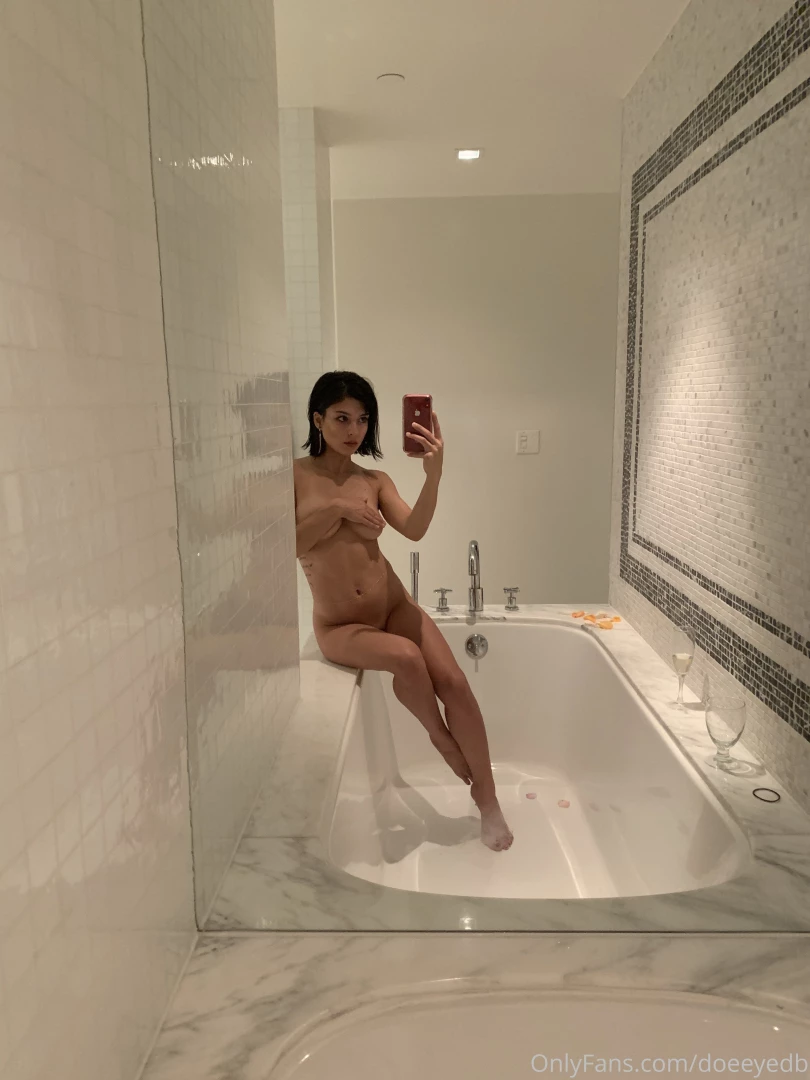 So basically i was naked in a hotel for 10 hours celebrating lizzies 