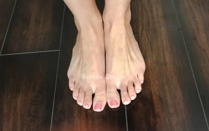 I m not completely in love with this toenail polish no matter what i
