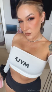 Eating new video to send in the dms happy monday and happy new year