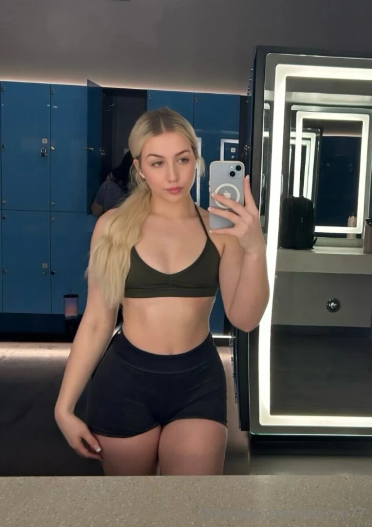 Haileyyhall is freshly 18 she just moved into her dorm room and is part 75 