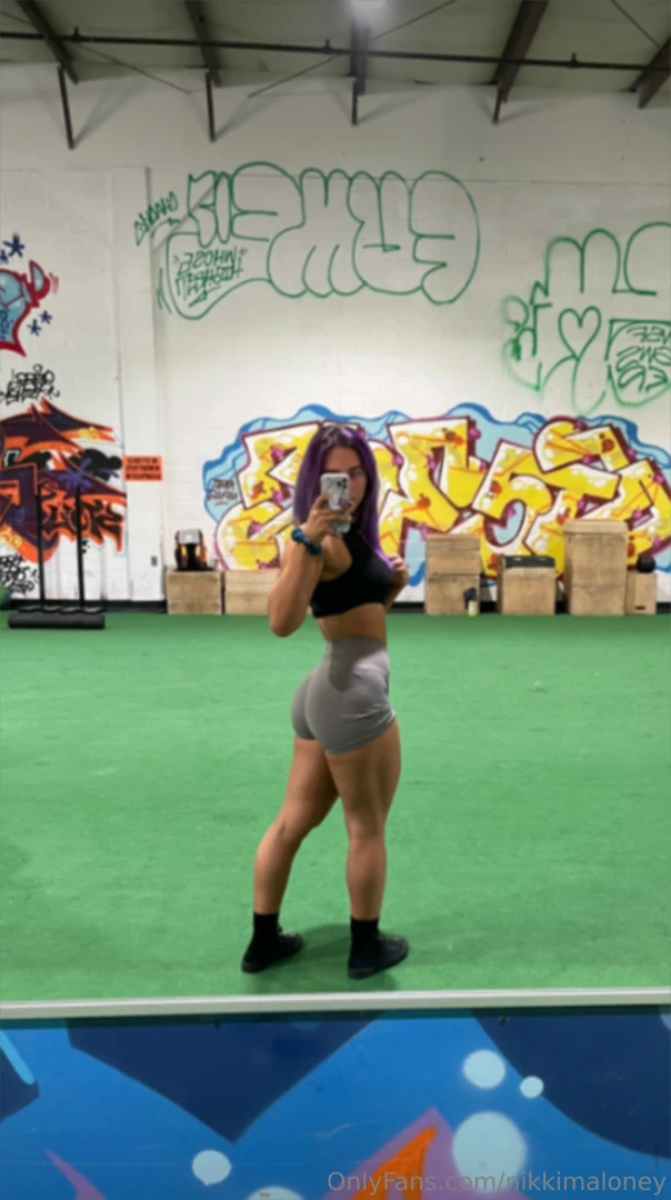 Flexing my best asset want to get closer 