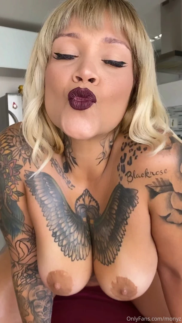 Lots of kisses for my fans 