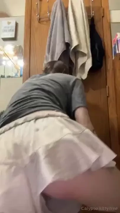 Baby let me put it in yo face 