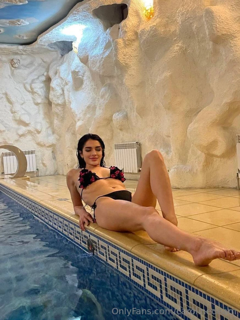 A pool and me in a swimsuit what more do you need for a perfect day 