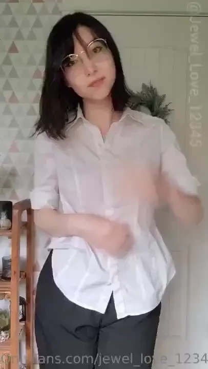 Today s strip tease is nice and long i hope you enjoy it 