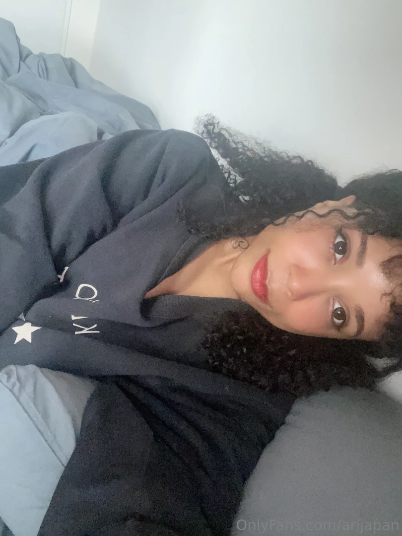 Feeling bored come give me some company in my dms 