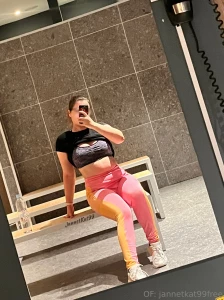 Made it to the gym today hell yeah it was legs chest day more sexy