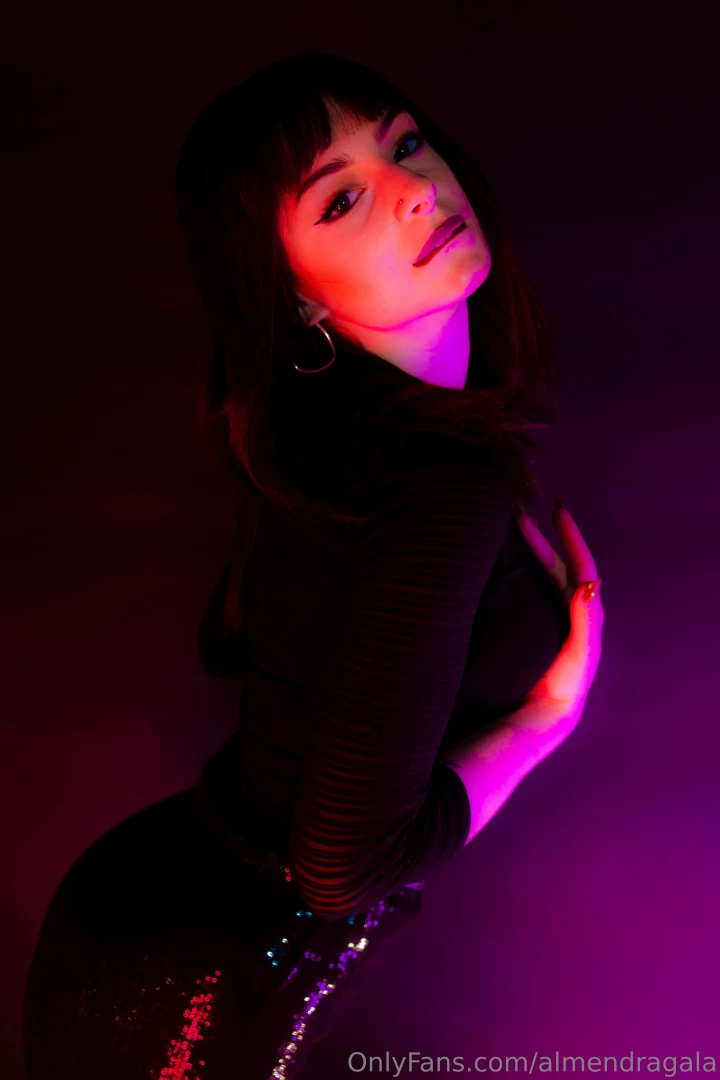 I feel like a bad bitch do you wanna know this side of me 