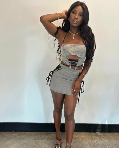 I love a 2 piece outfit and heels