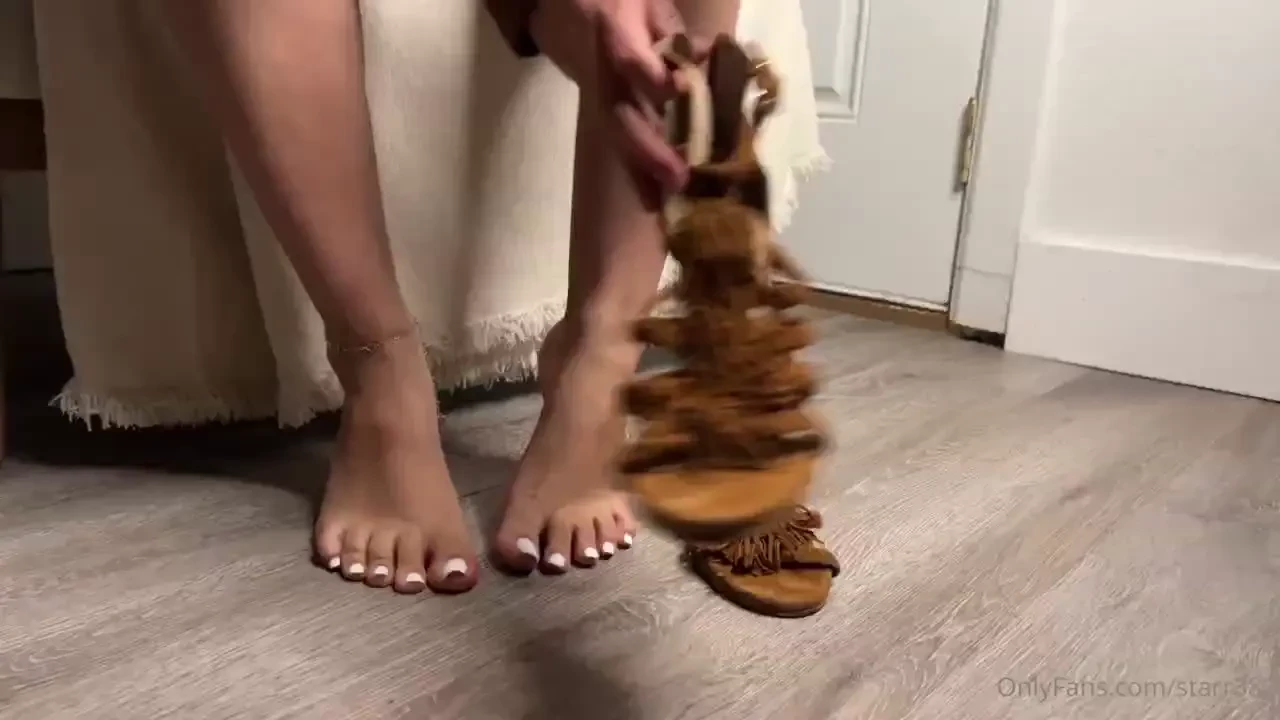 Sexy 5 minute tease in these stylish brown heels i love the part when 