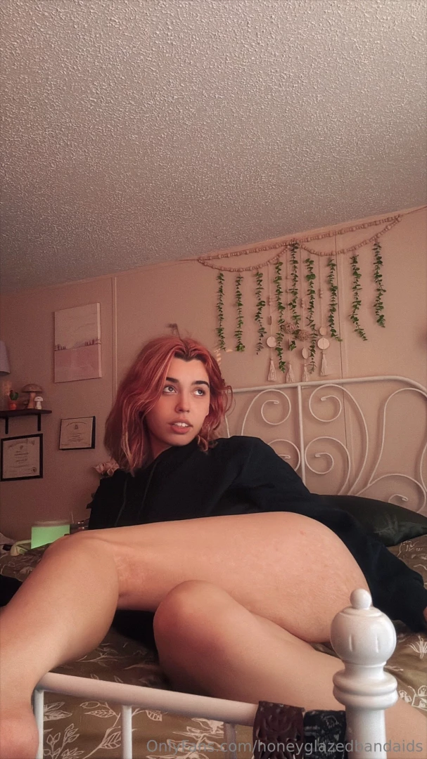 Last time you ll ever see this room cause i just moved into my town 