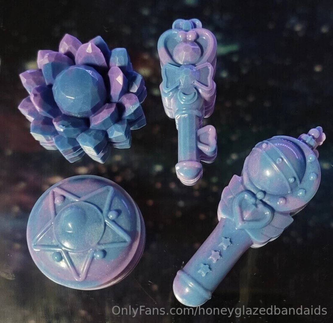 Making lil soap bars amp answering dms all day today taking vid calls 