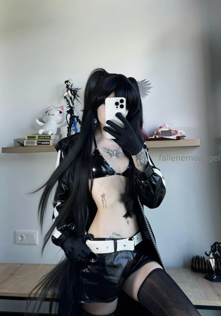 Yay finally doing cosplay on black rock shooter 3 i ve been madly part 1 