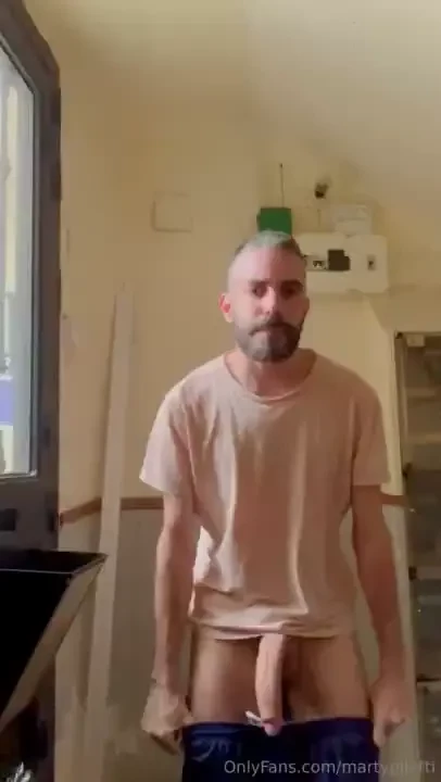 Going out tal que as a comprar some groceries 