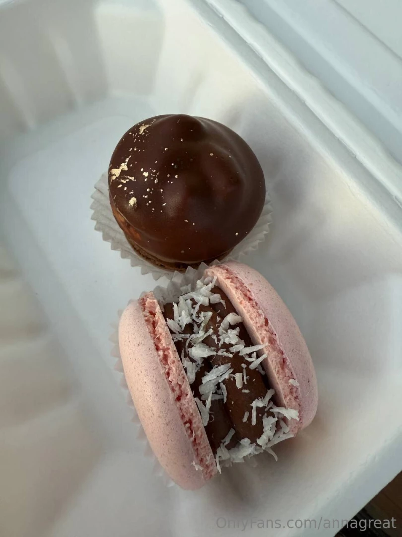 How much i love sweets it makes me feel better do you eat sweets 