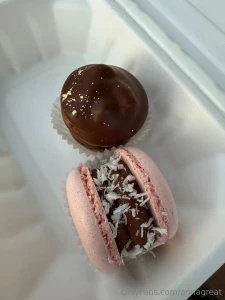 How much i love sweets it makes me feel better do you eat sweets