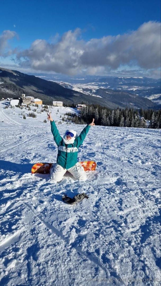 Snowboarding is not just a board and snow it s freedom it s the wind 