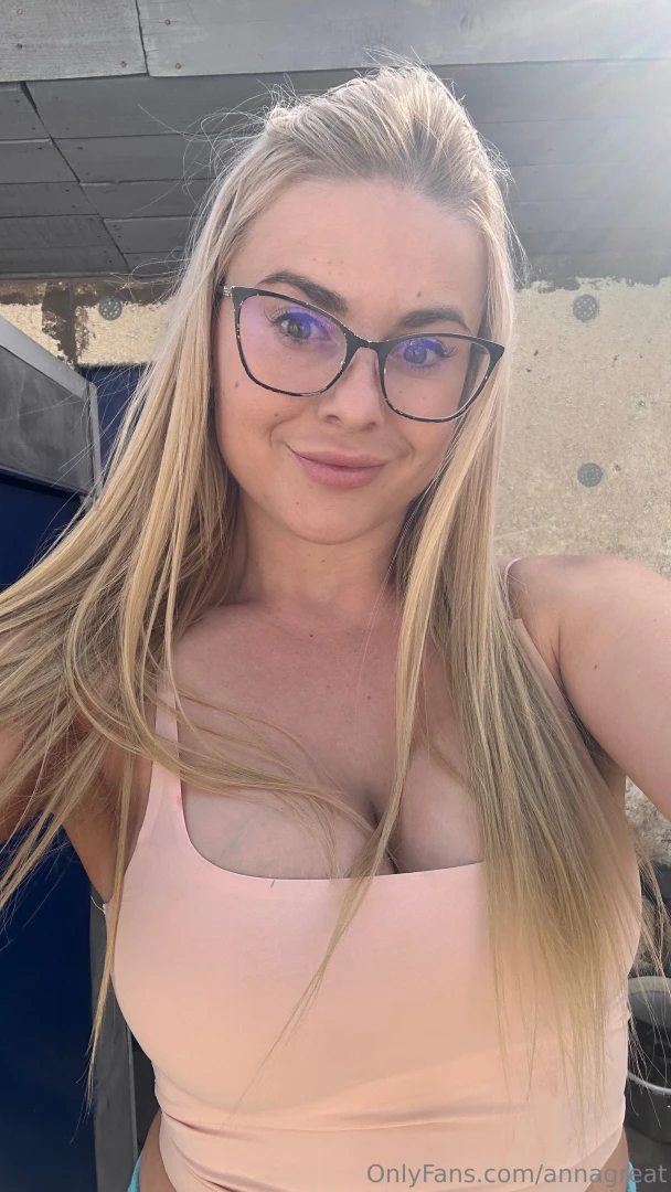 Hi everyone i m anna and i m 33 years old i love doing gym yoga part 3 