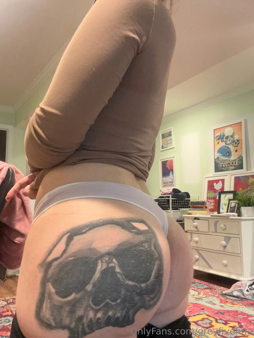 Good morning look at my butt 