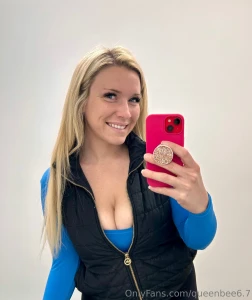 Does this top bring out my eyes