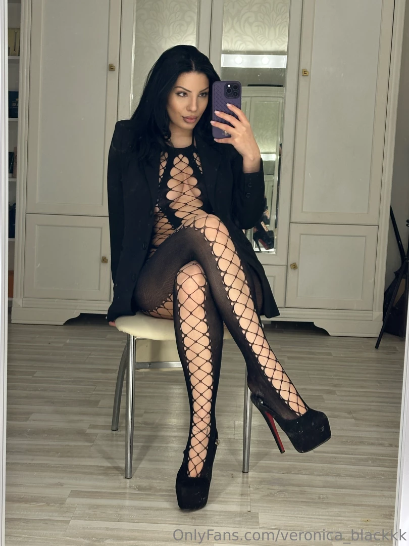 veronica-blackkk - It s hot monday mommy has some special surprises for you today i ll be 