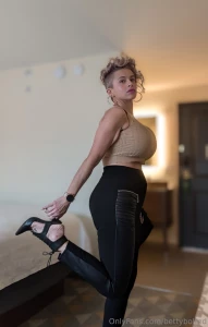 I can t say why but this shirt makes me feel extra busty what do you part 4