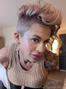 I can t say why but this shirt makes me feel extra busty what do you part 1