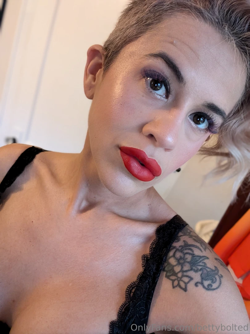 On monday i m adding to my lips wanna help me add a little more i m 