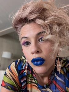 I fucking love this lipstick it doesn t move even when using it in part 4