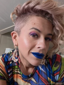 I fucking love this lipstick it doesn t move even when using it in