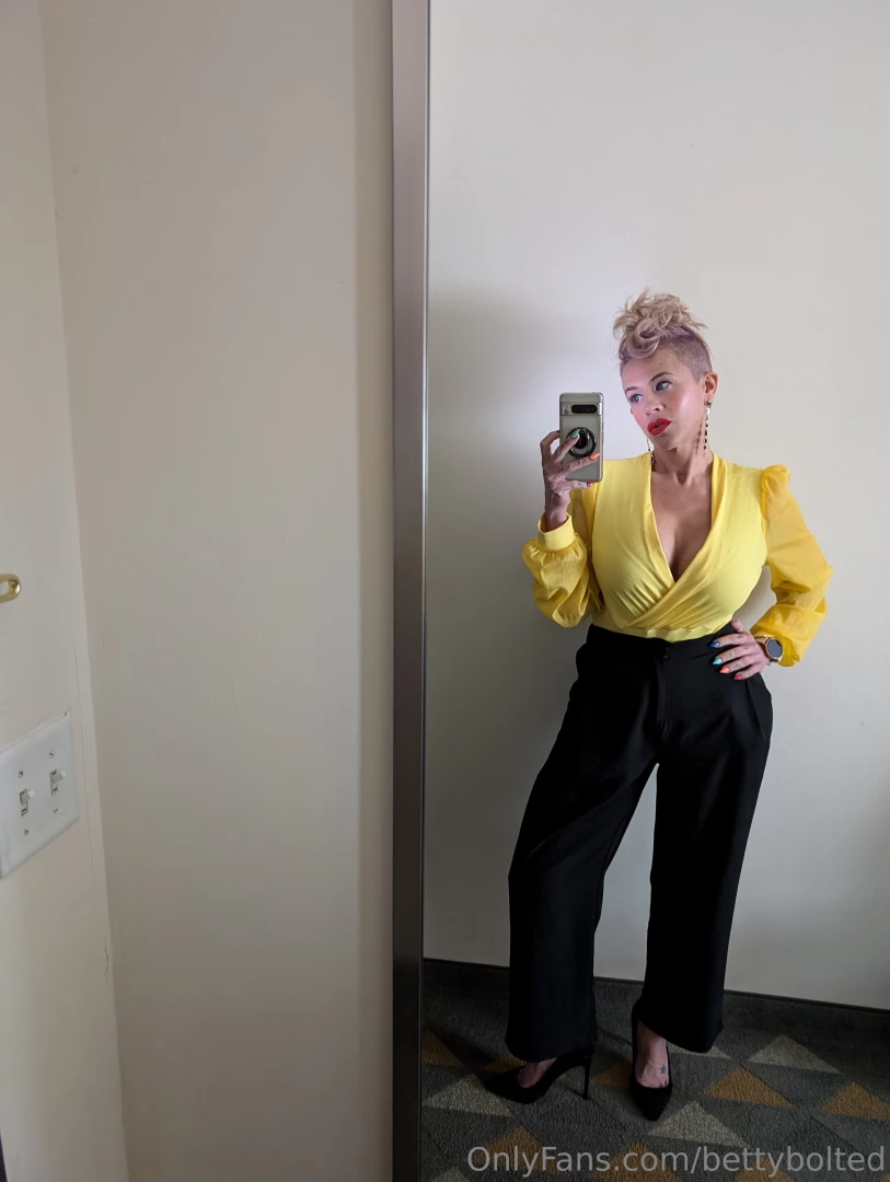 After a couple of days of black and white i needed a pop of color and part 1 