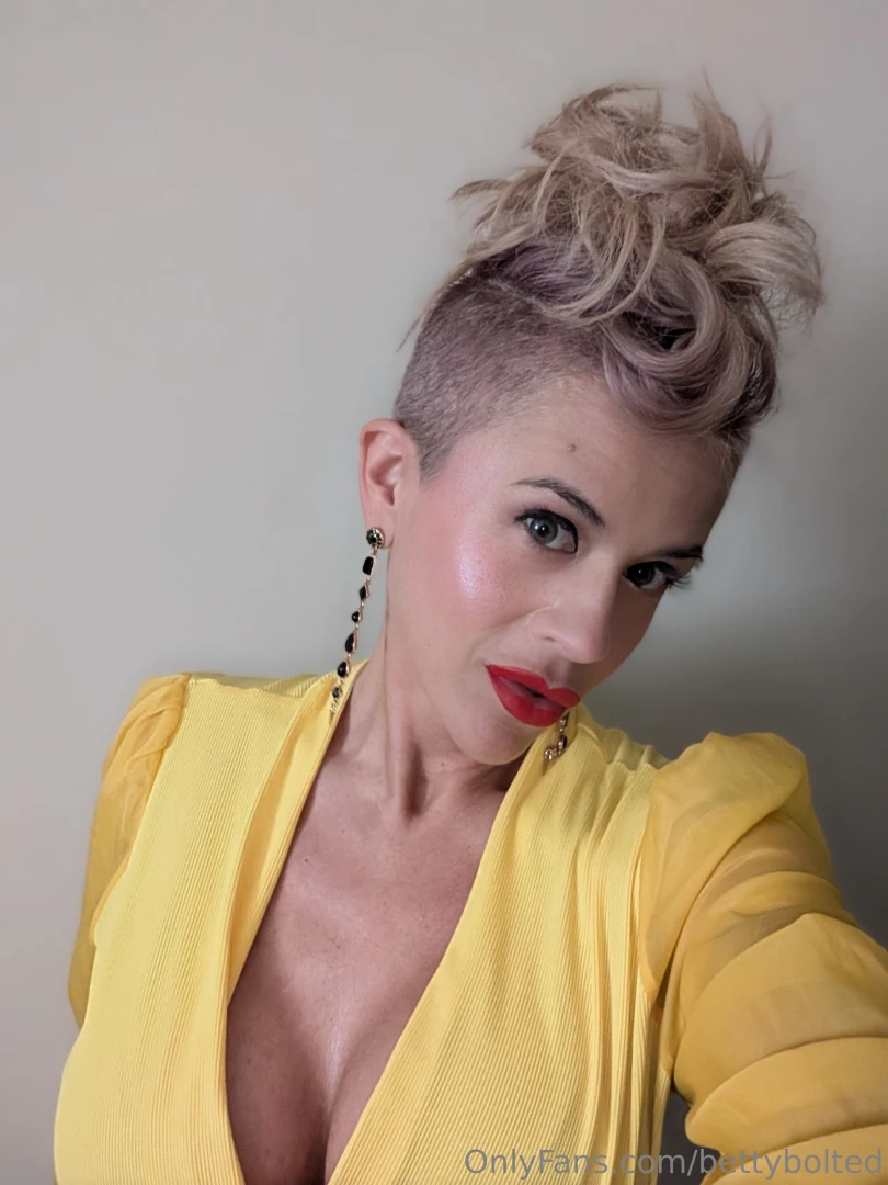 After a couple of days of black and white i needed a pop of color and part 2 