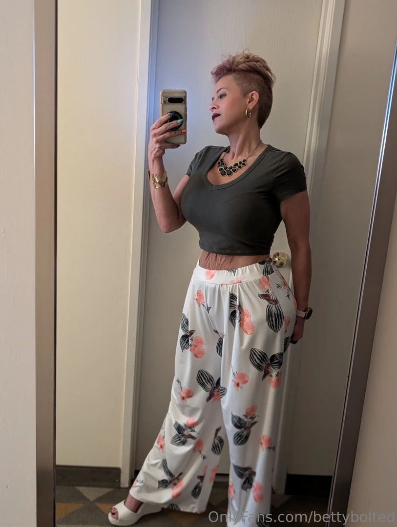 Who needs underwear in white pants i m all about easy access 