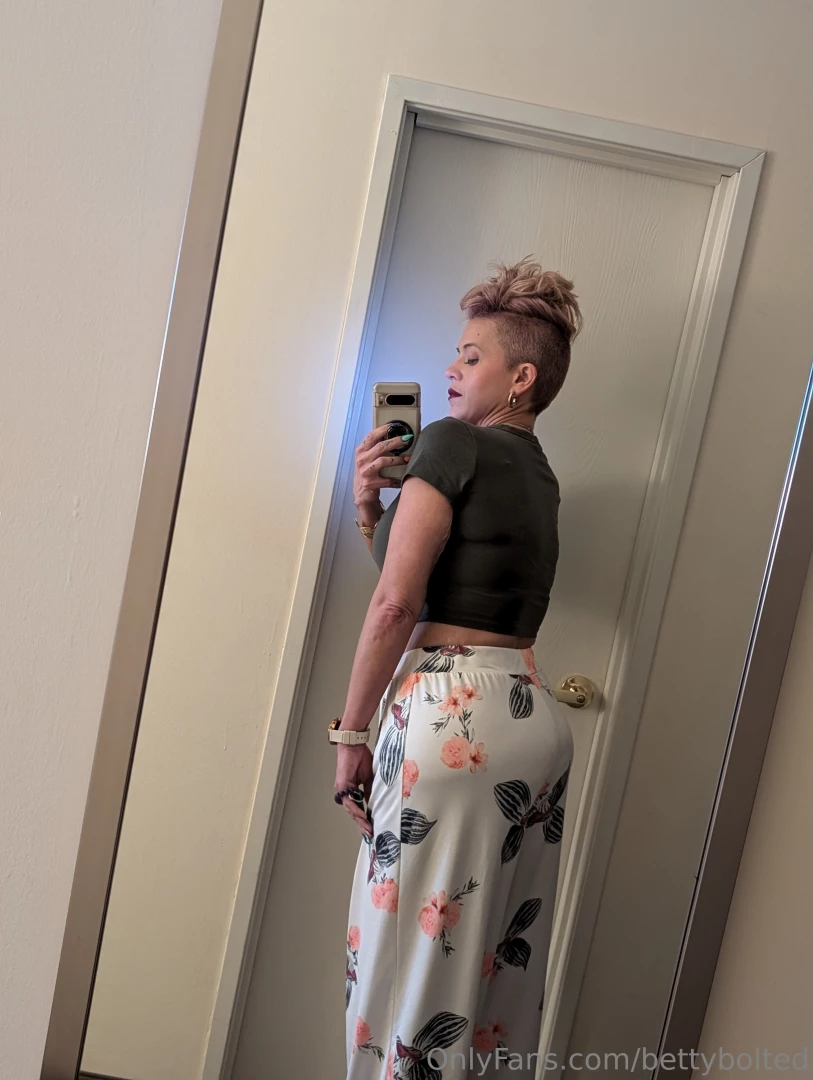 Who needs underwear in white pants i m all about easy access part 3 